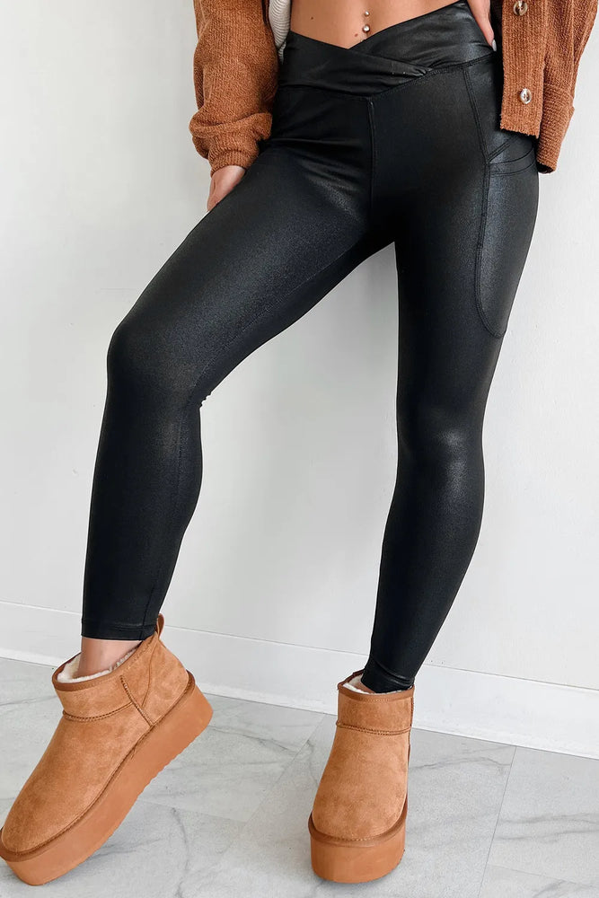 Pocketed V-Cut Waist Leggings - Byyde
