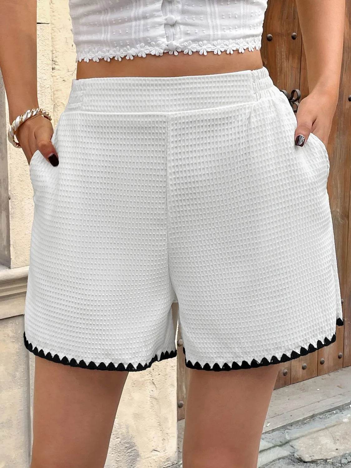 Contrast Trim Shorts with Pockets - Byyde